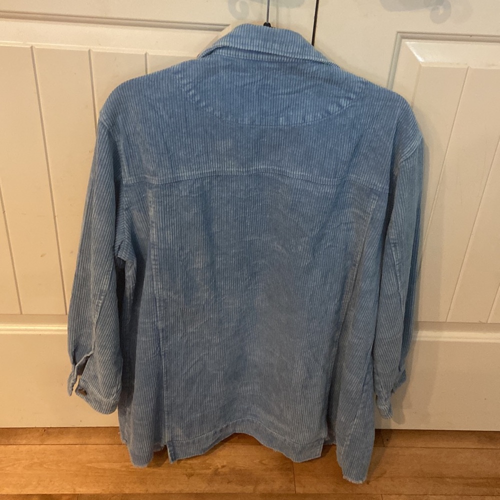 Button up jacket - Picture 3 of 3